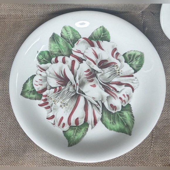 Two Vintage Johnson Brothers Camellia Dinner Plate Floral Cottage Core England - Picture 3 of 5